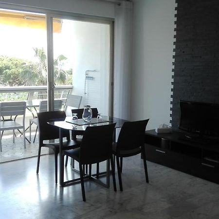 Grand Studio Climatise En Bord De Mer Avec Parking Securise Golfe-Juan Ngoại thất bức ảnh
