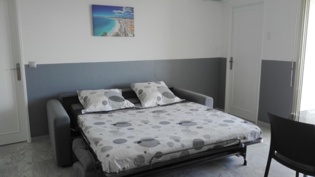 Grand Studio Climatise En Bord De Mer Avec Parking Securise Golfe-Juan Ngoại thất bức ảnh